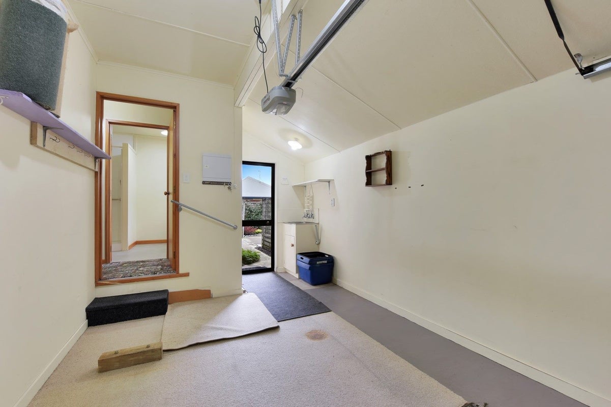 13 Dellwood Green, Richmond, Richmond - Carousel 17