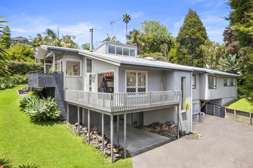 7 Chevron Place, Castor Bay, Auckland - Carousel 1