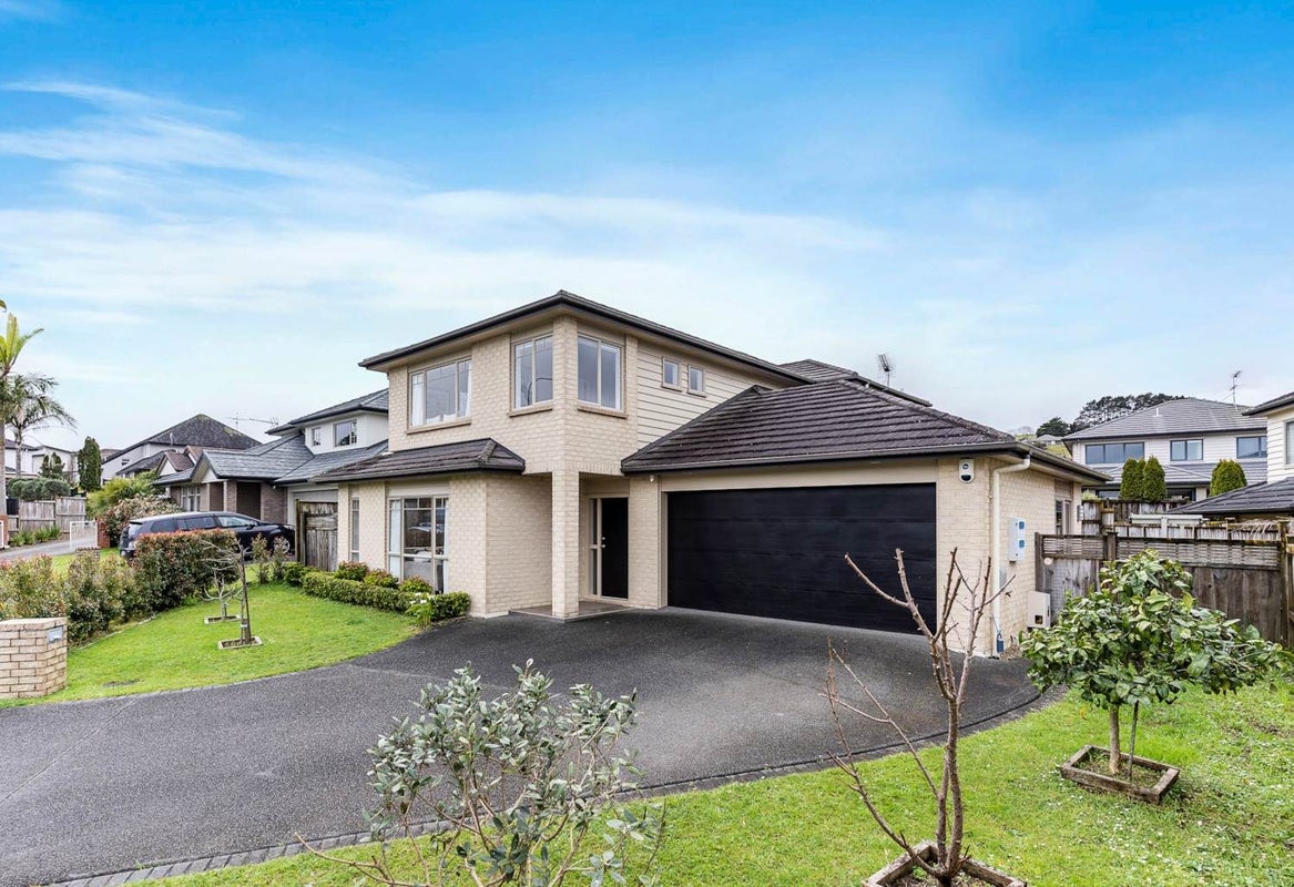 11 Kouras Place, Flat Bush, Auckland - Carousel 2