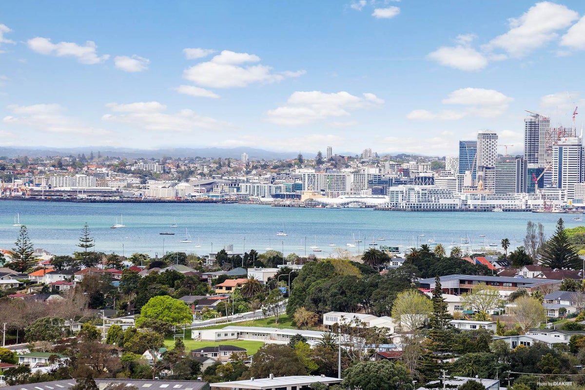 115 Pupuke Road, Northcote, Auckland - Carousel 1