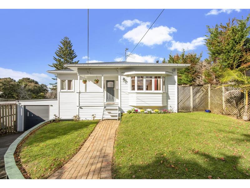 27 Wattle Street, New Lynn, Auckland - Carousel 1