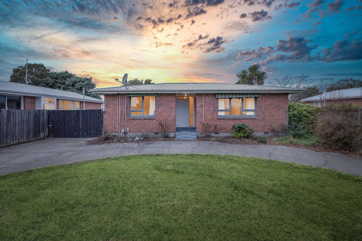 8 Manurere Street, Hei Hei, Christchurch - Carousel 1