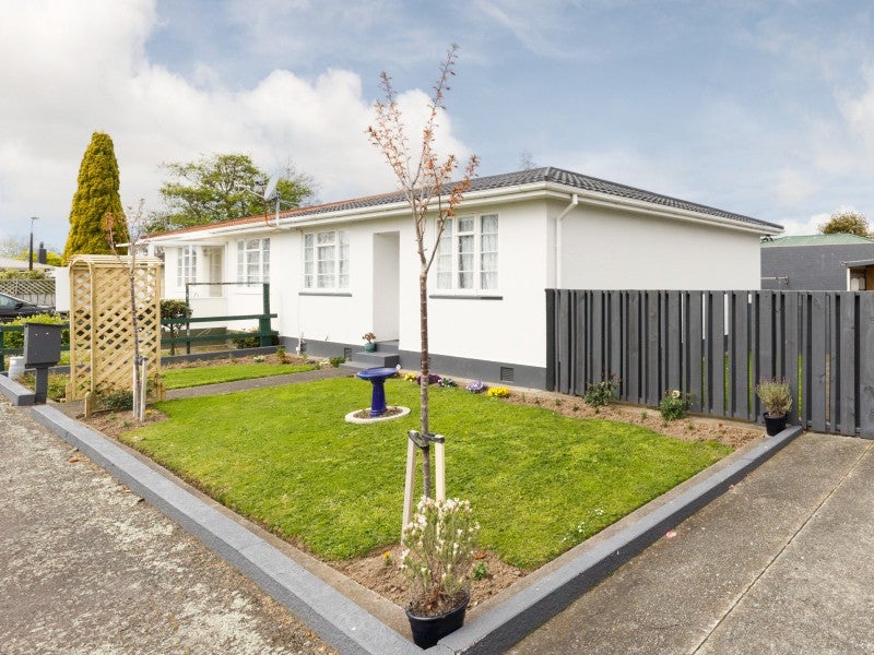1B Hobson Place, Takaro, Palmerston North - Carousel 1