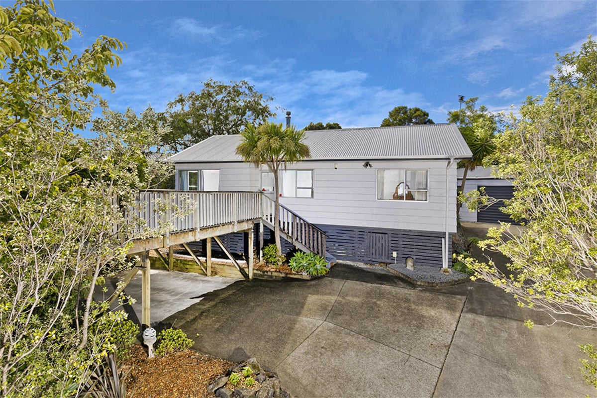 19 Imperial Place, Henderson, Auckland - Carousel 1