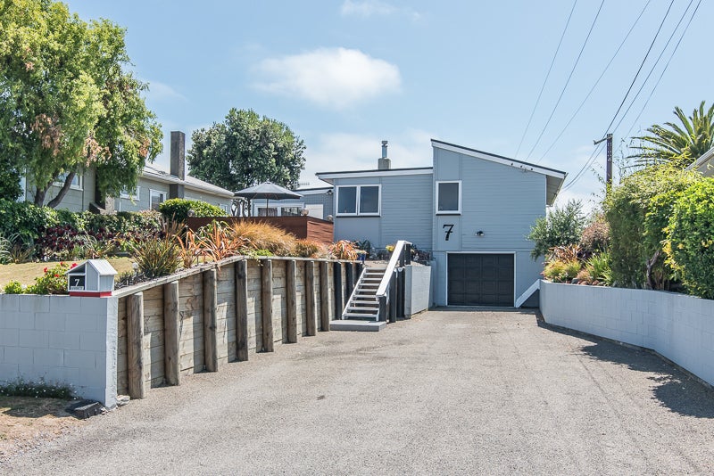 7 Karaka Grove, Raumati Beach, Paraparaumu - Carousel 1
