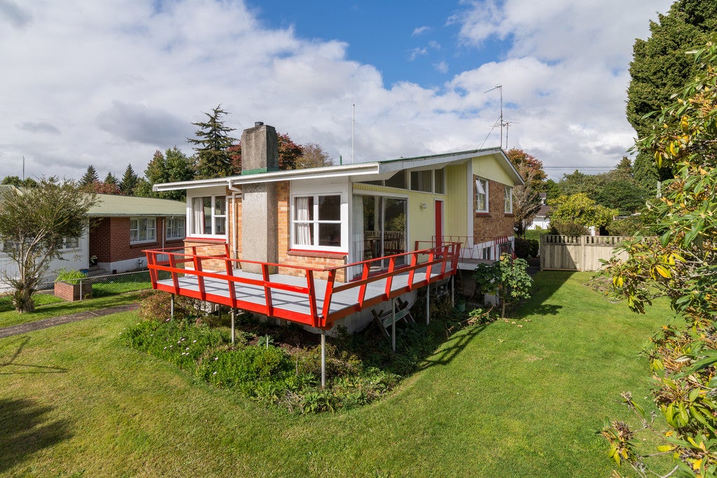 12 Amokura Street, Fairy Springs, Rotorua - Carousel 2
