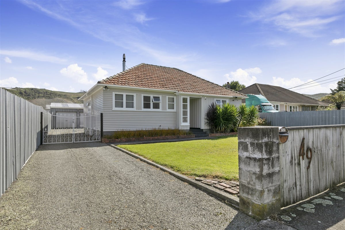 49 Biddle Crescent, Taita, Lower Hutt - Carousel 1