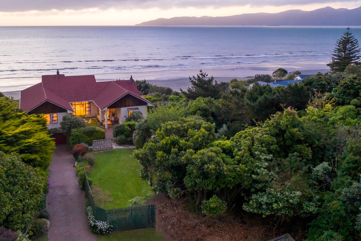 14 Kirkway, Raumati Beach, Paraparaumu - Carousel 1