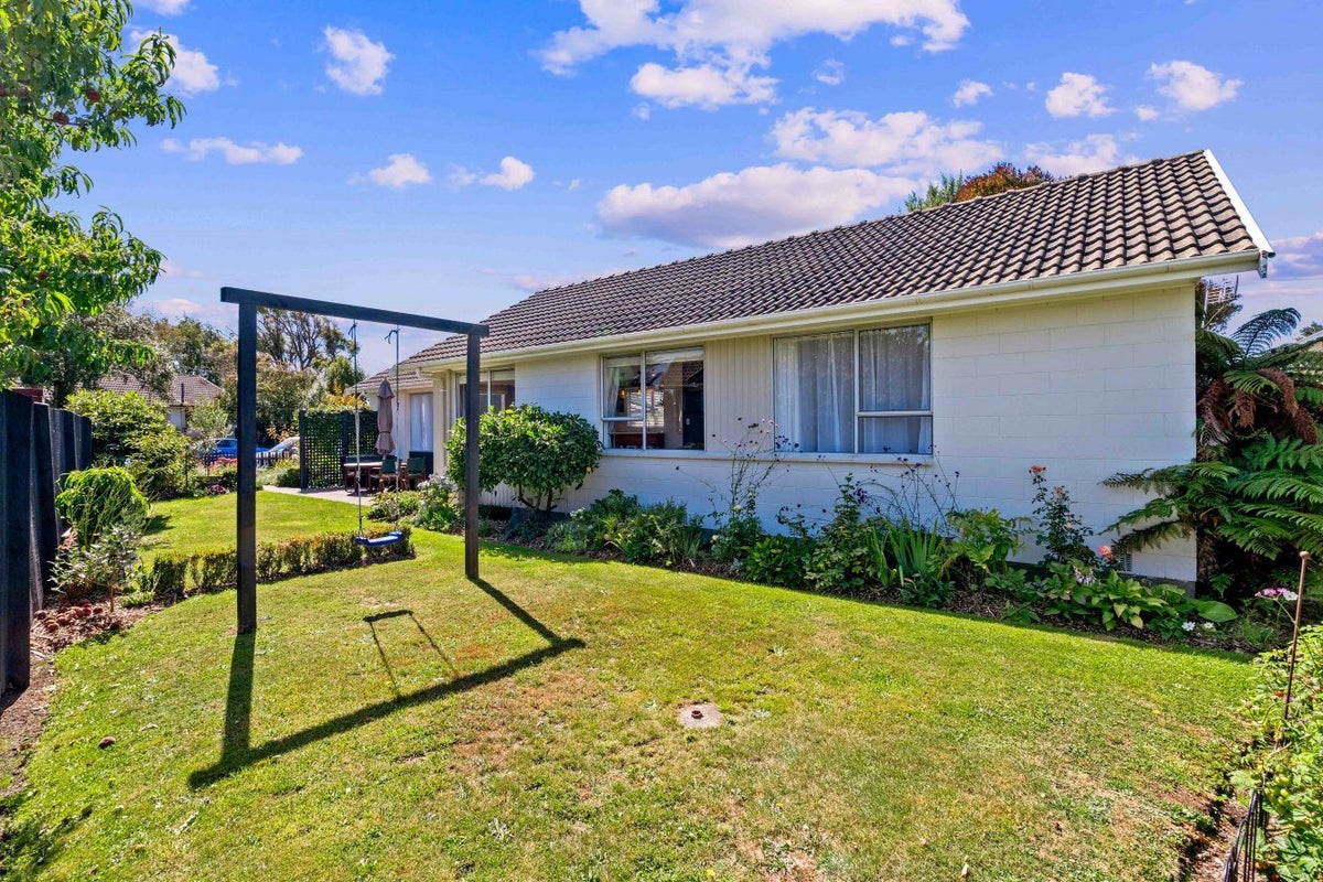 37 Oakley Crescent, Hornby, Christchurch - Carousel 1