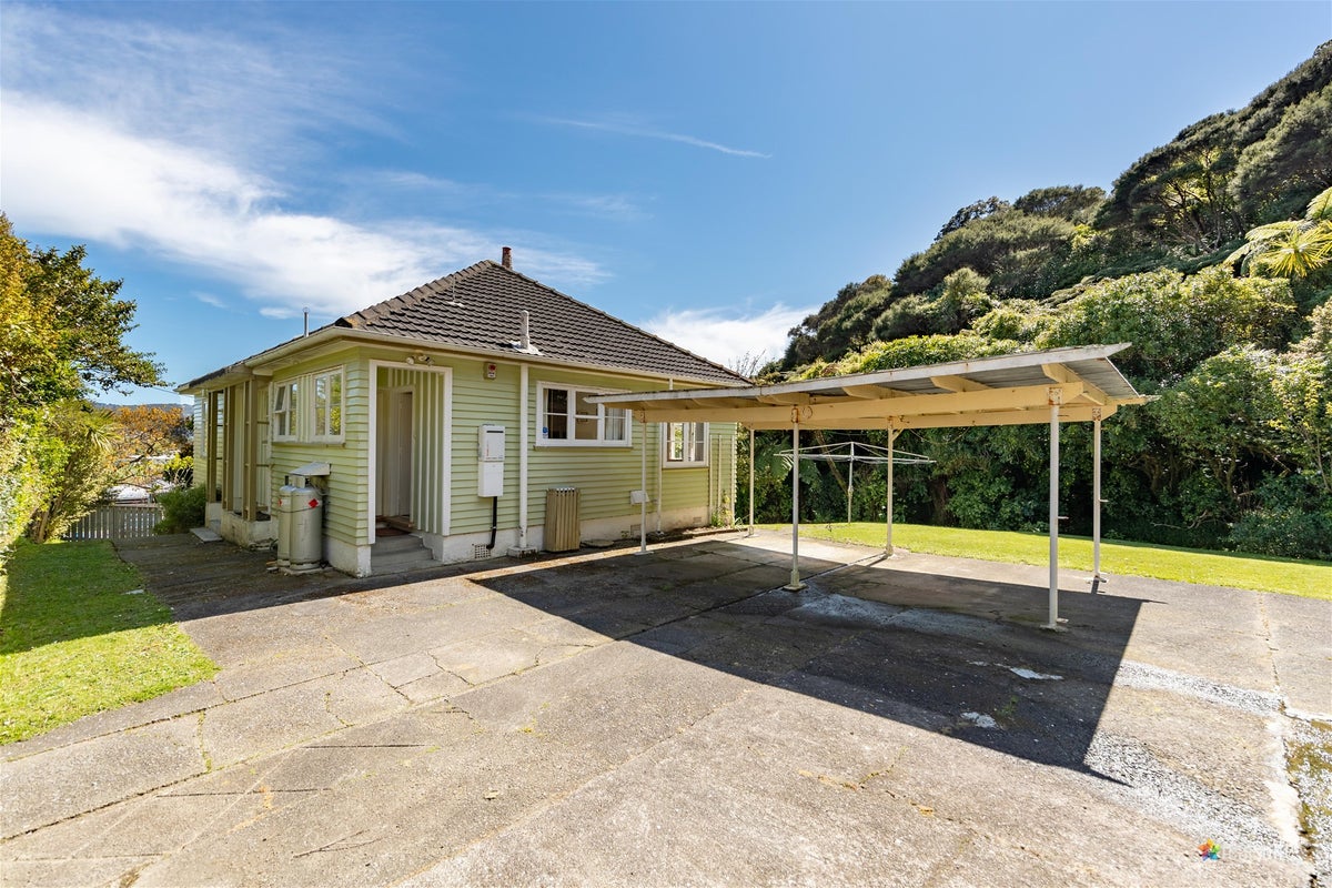 200 Whites Line, WAIWHETU, LOWER HUTT - Carousel 1