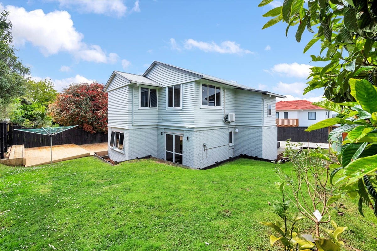 52 Roberts Road, Te Atatu South, Auckland - Carousel 2