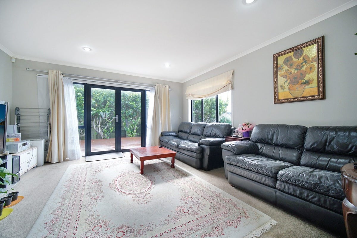 27 Sonoma Crescent, Oteha, Auckland - Carousel 2