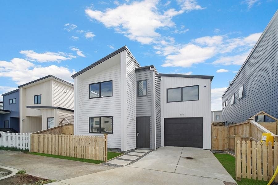 82 Bellbird street, Papakura, Auckland - Carousel 1