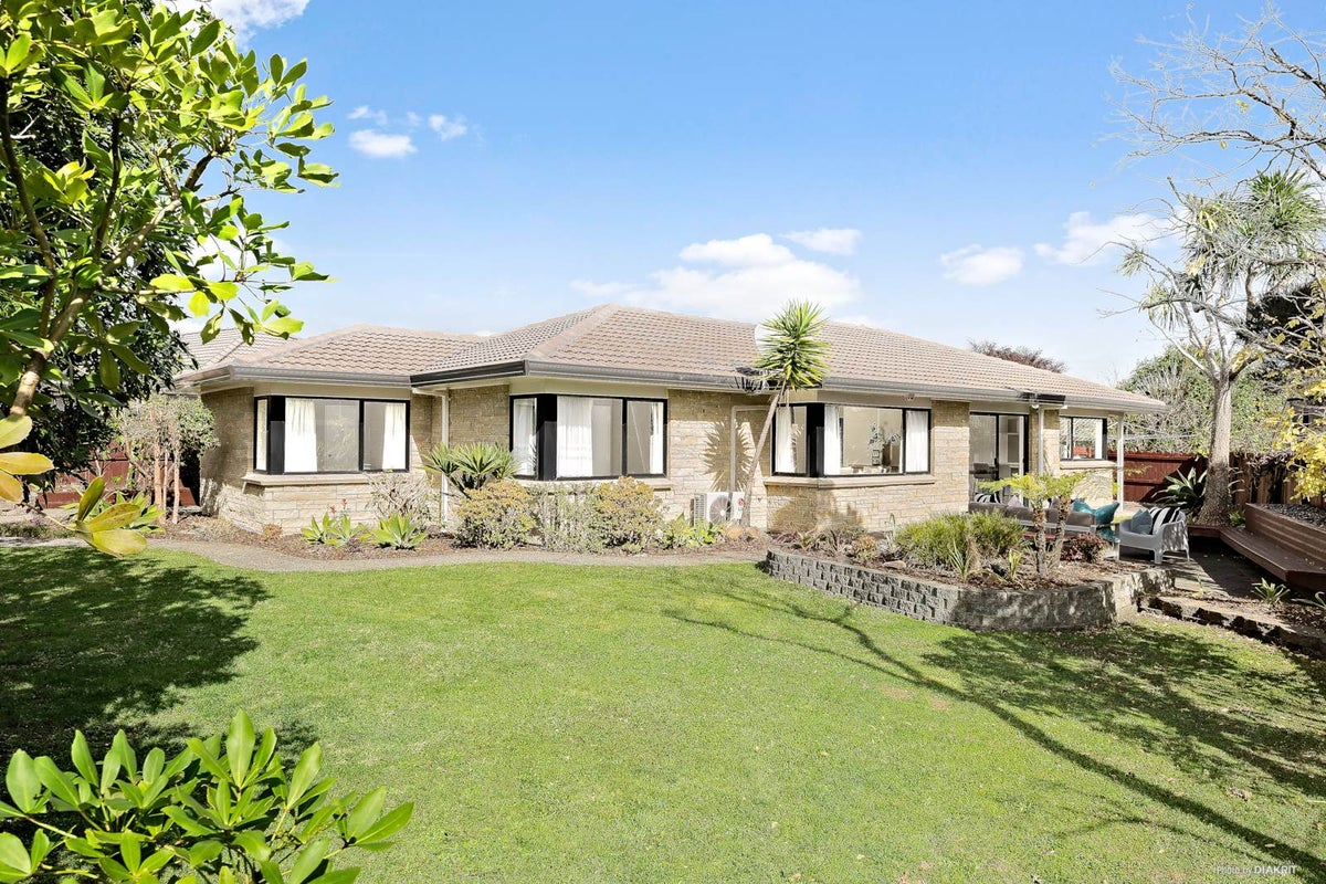 7 Eiger Place, Northpark, Auckland - Carousel 1