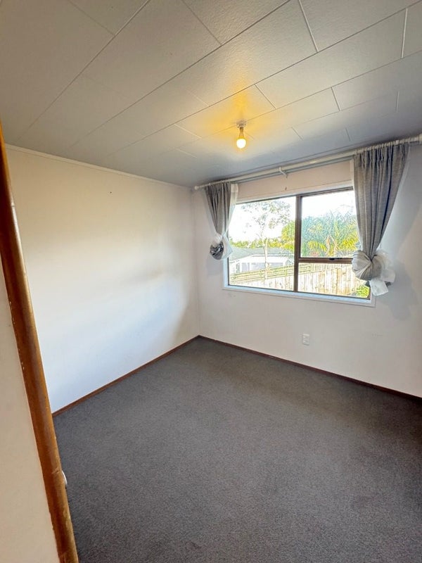 66 Lavery Place, Sunnynook, Auckland - Carousel 2