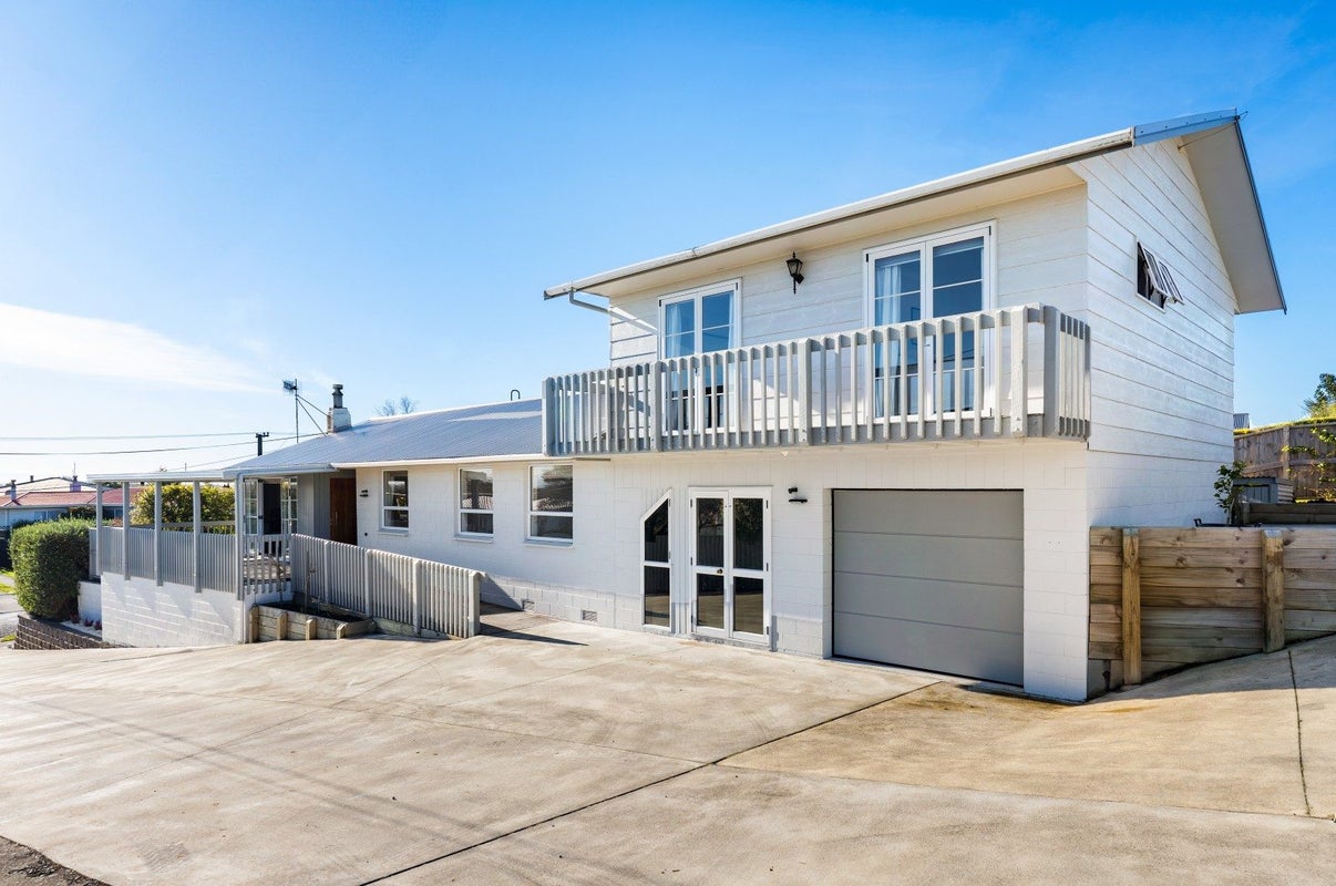 25 Given Street, Havelock North, Havelock North - Carousel 1
