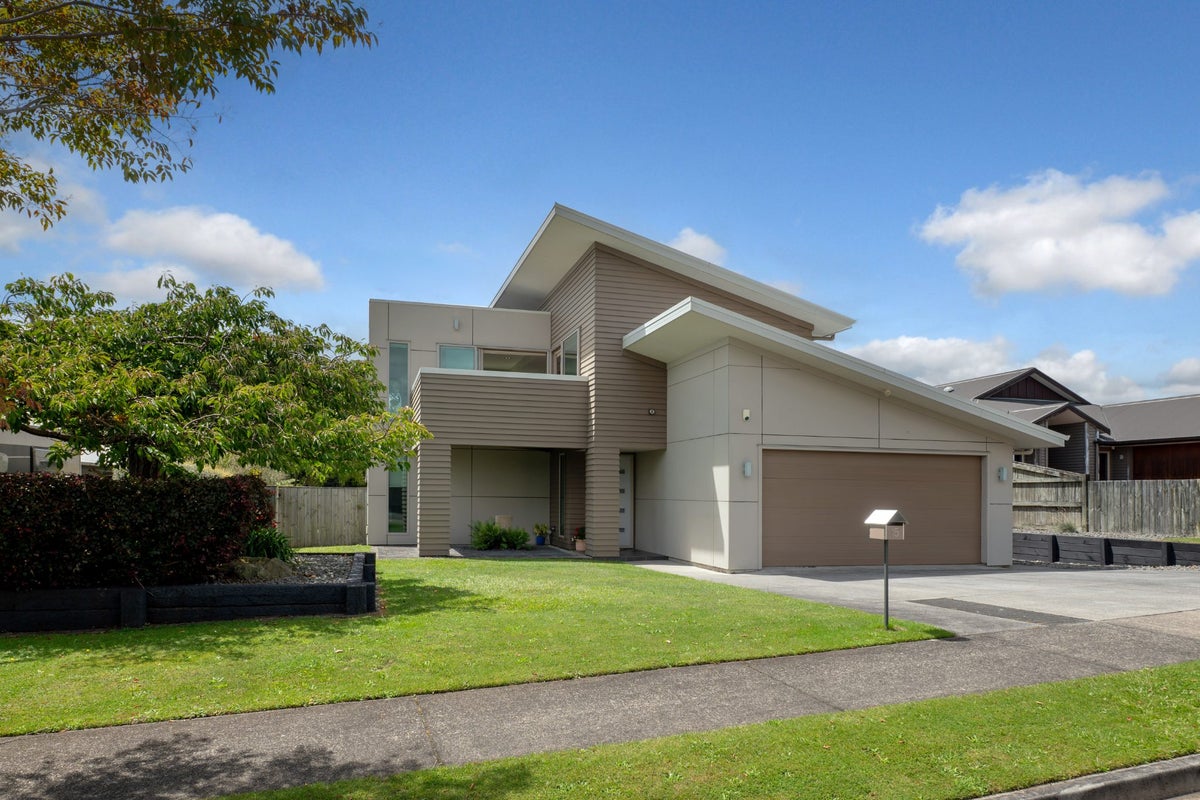 15 Devoy Drive, Owhata, Rotorua - Carousel 2