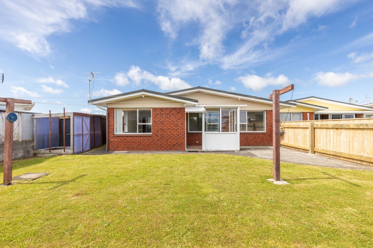 7A Evelyn Place, Welbourn, New Plymouth - Carousel 1