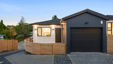 1/25 Hutchinson Avenue, New Lynn, Auckland - Carousel 1