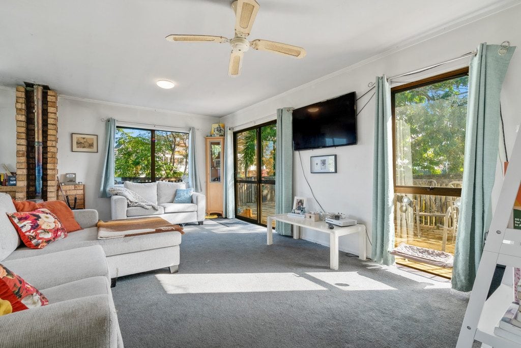 12 Lendenfeld Drive, Papatoetoe, Auckland - Carousel 1