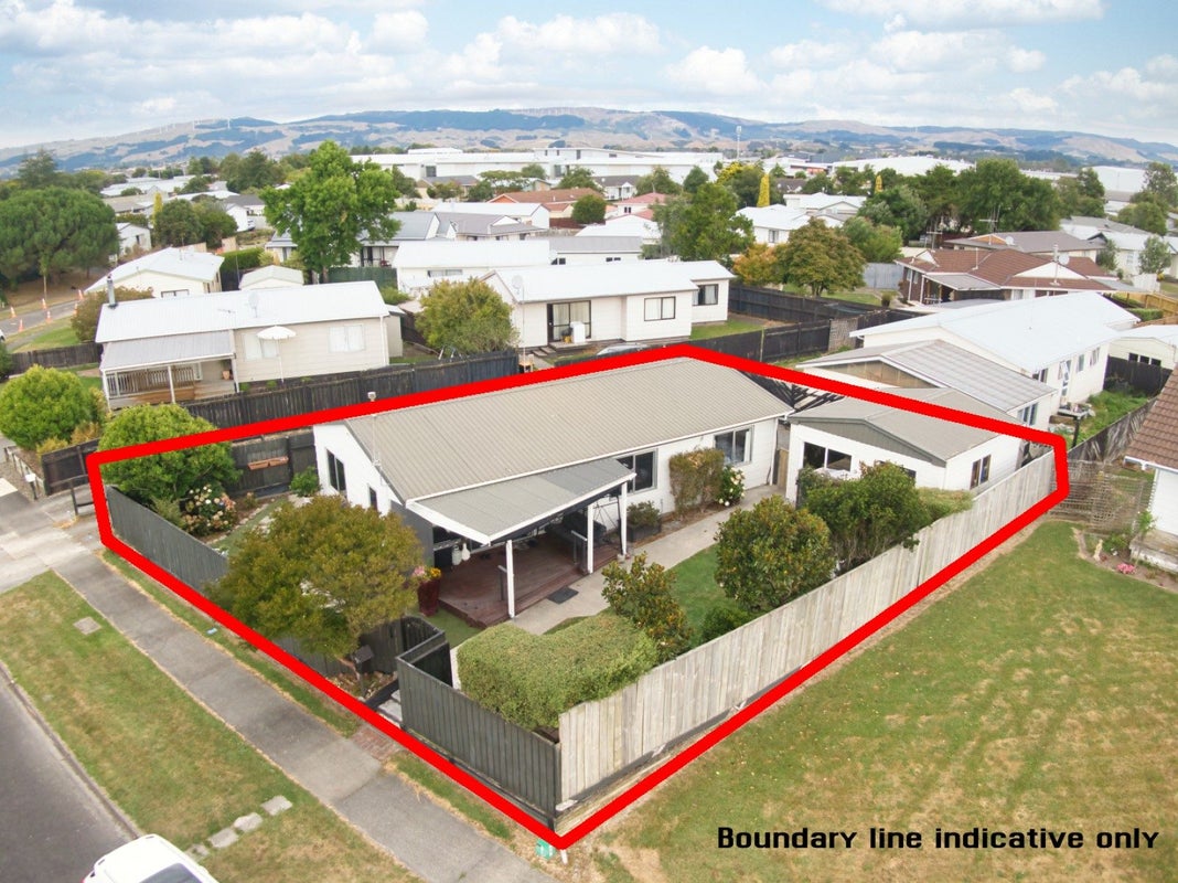 17 Cargill Grove, Kelvin Grove, Palmerston North - Carousel 1