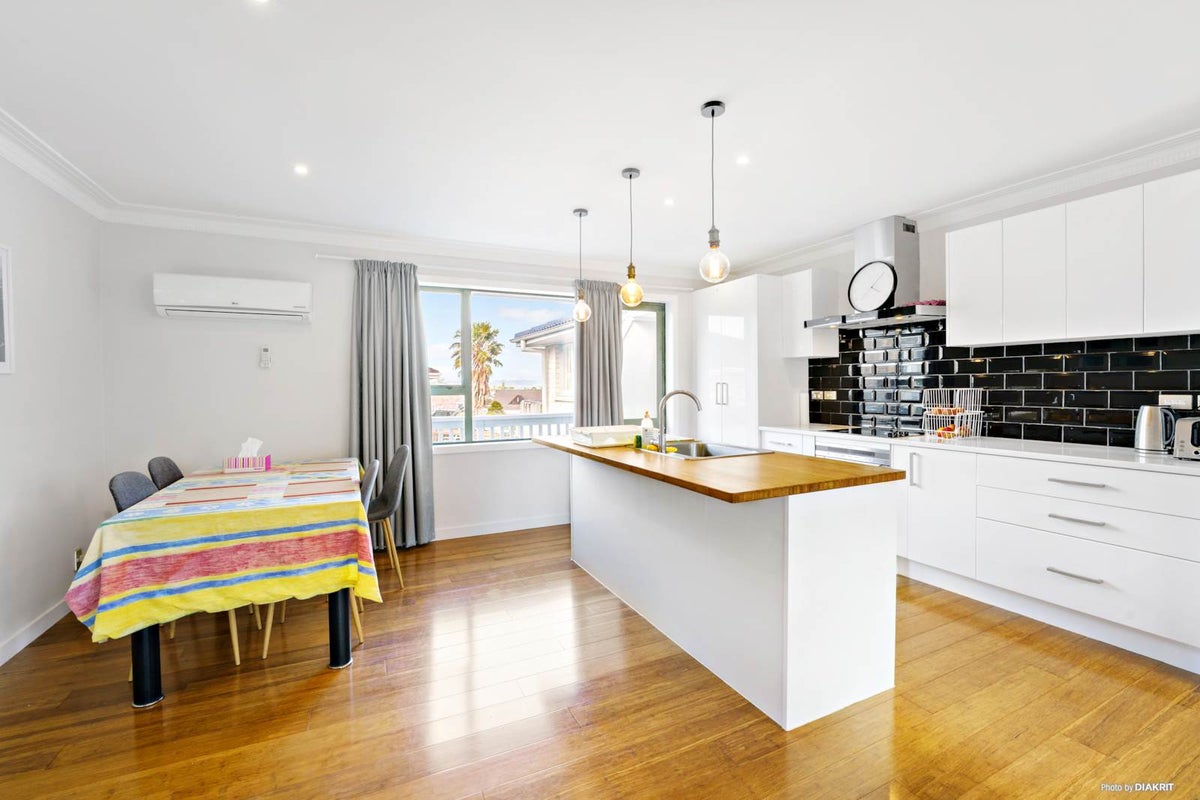 2/6 Ridge Road, Howick, Auckland - Carousel 2