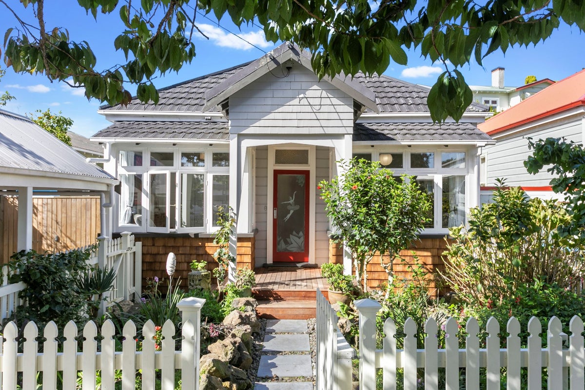 16 Esplanade Road, Mount Eden, Auckland - Carousel 1