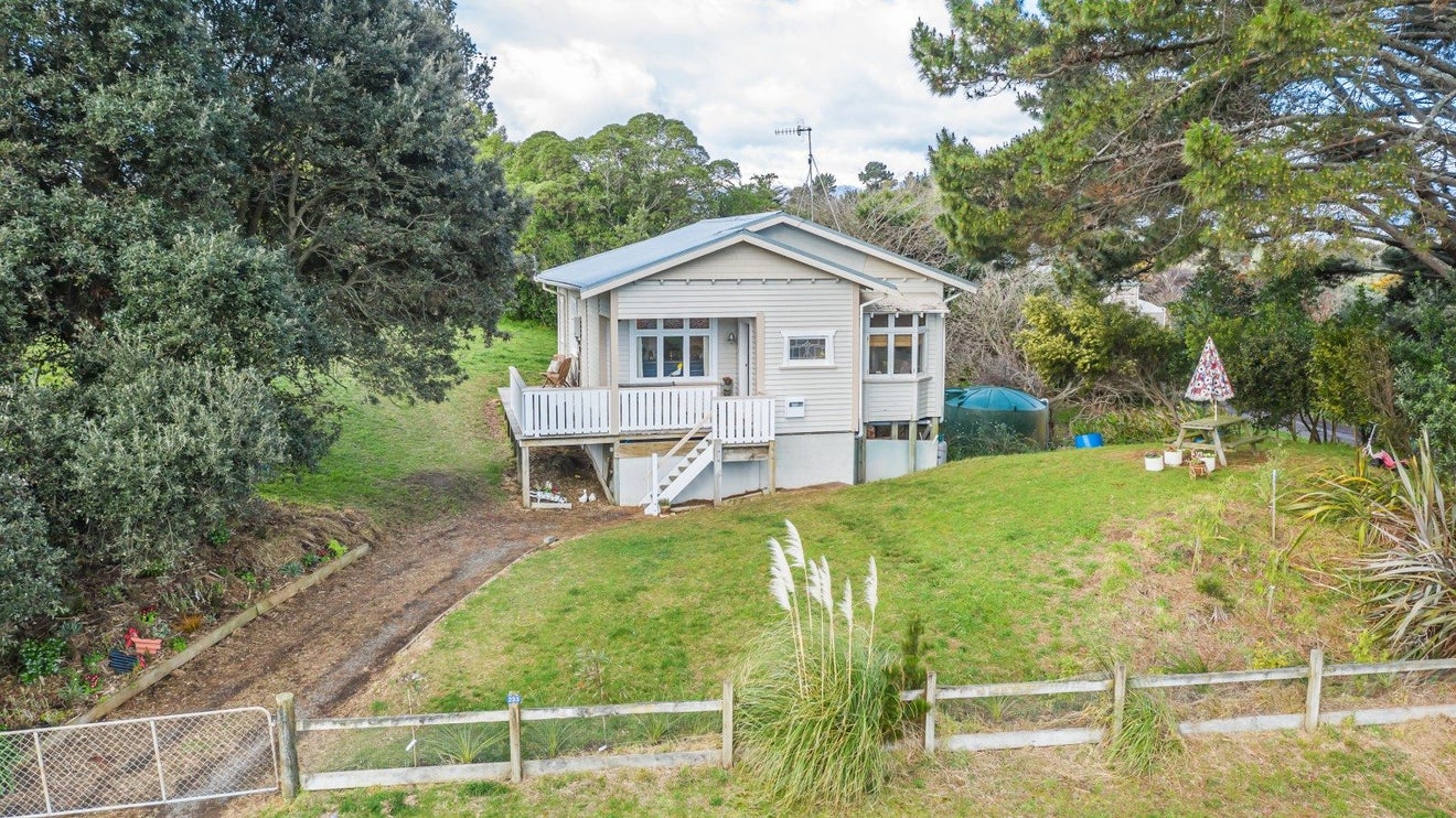 233 Hokio Sand Road, Hokio Beach, Levin - Carousel 1