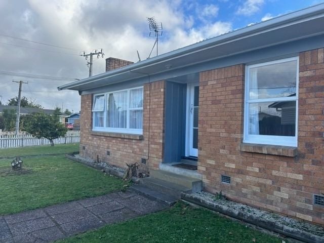 12 Larnach Street, St Andrews, Hamilton - Carousel 10