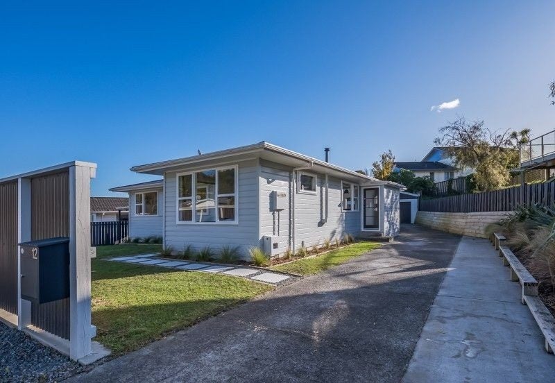 12 Christchurch Crescent, Kelson, Lower Hutt - Carousel 1