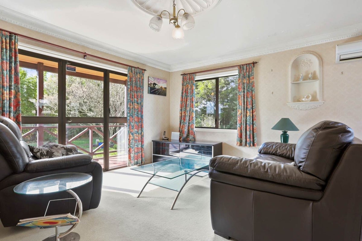 11 Simpson RD, Ranui, Waitakere - Carousel 2