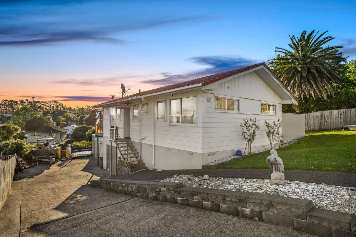 39 Rehia Road, Massey, Auckland - Carousel 1