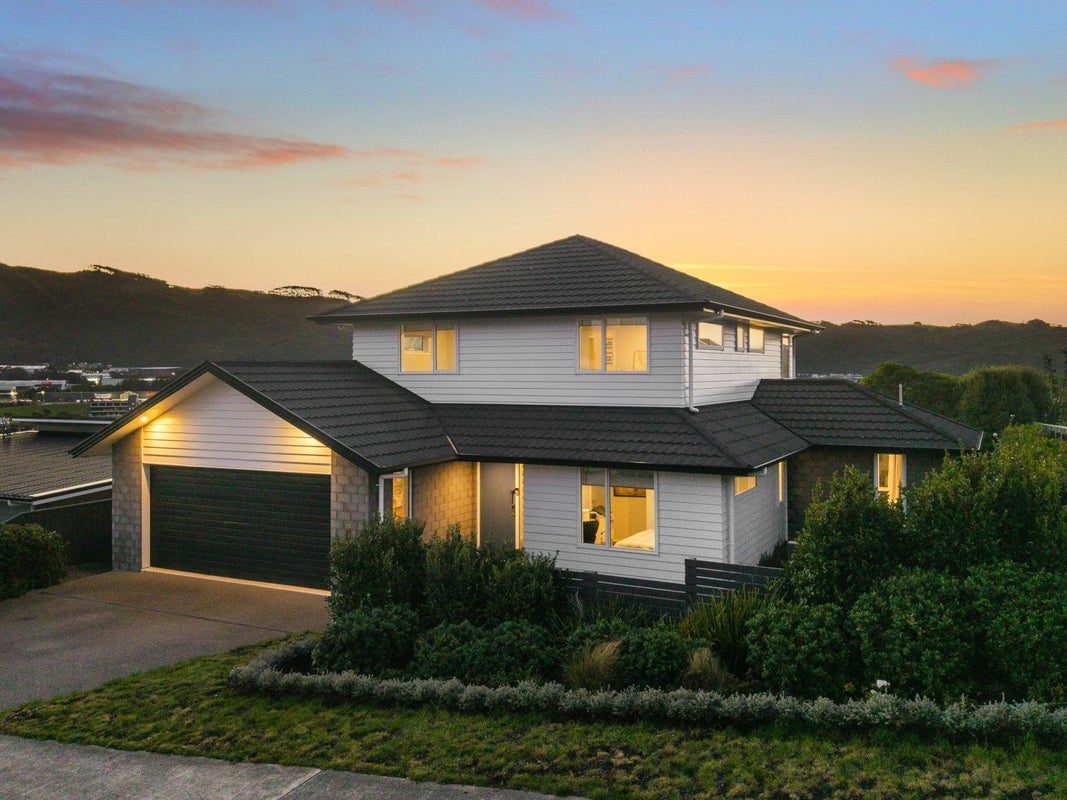 130 John Burke DR, Aotea, PORIRUA - Carousel 1