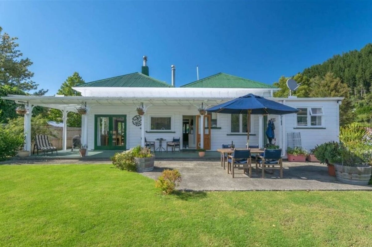 8 Cook Street, Havelock - Carousel 2