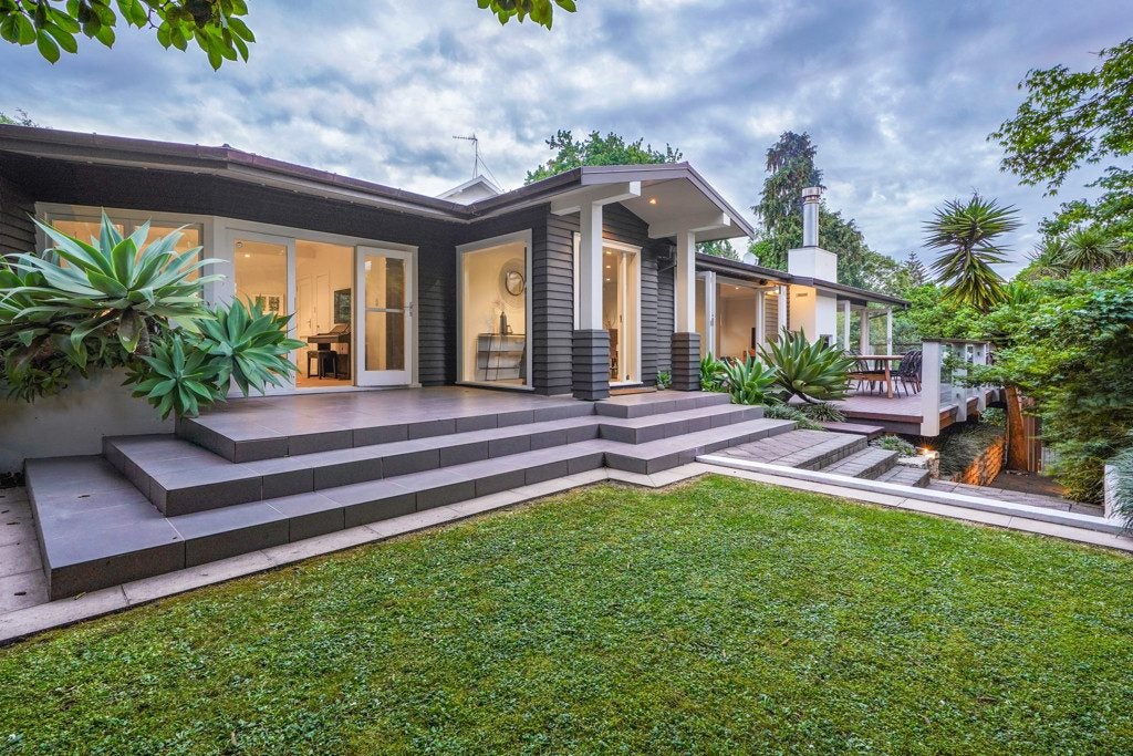 54 Memorial Drive, Hamilton East, Hamilton - Carousel 1