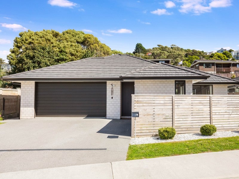 11 Mooring Close, Whitby, Porirua - Carousel 1