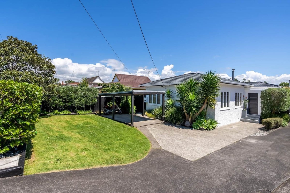 1/115 Shakespeare Rd, Milford, North Shore City - Carousel 1