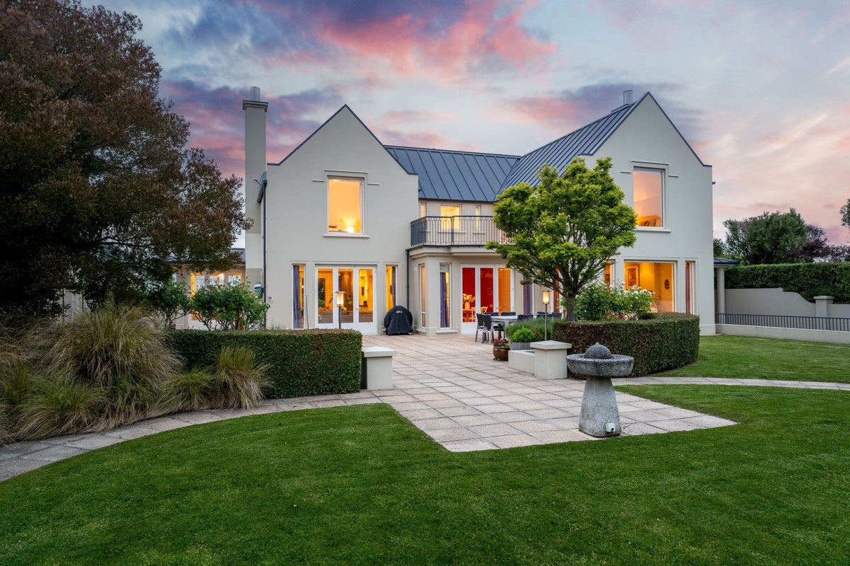 17 Granville Terrace, Belleknowes, Dunedin - Carousel 1