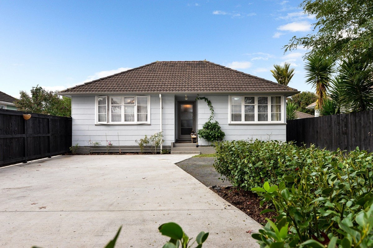 98 Holland Road, Fairfield, Hamilton - Carousel 1