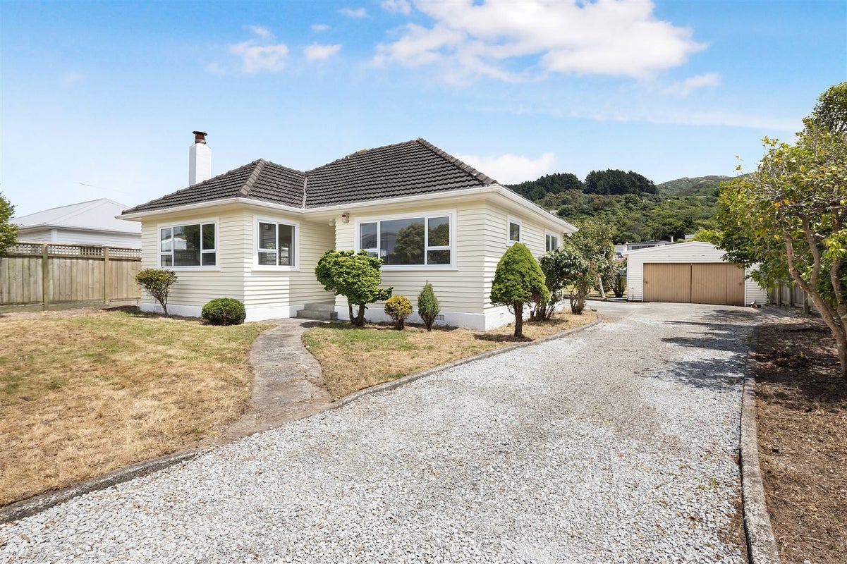 23 Findlay Street, Tawa, Wellington - Carousel 1