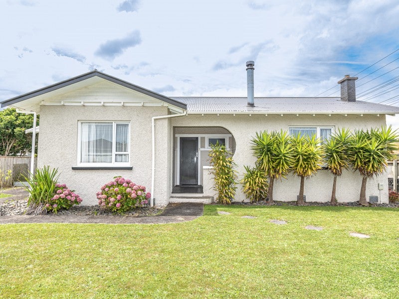 2 Moana street, Wanganui East, Wanganui - Carousel 1