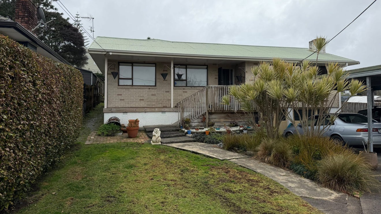 8 Epping Road, Henderson, Auckland - Carousel 1