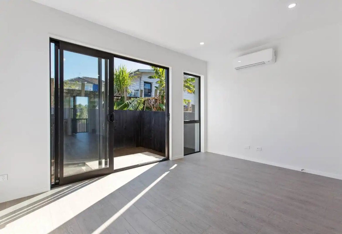 24E Lincoln Park Avenue, Massey, Auckland - Carousel 2