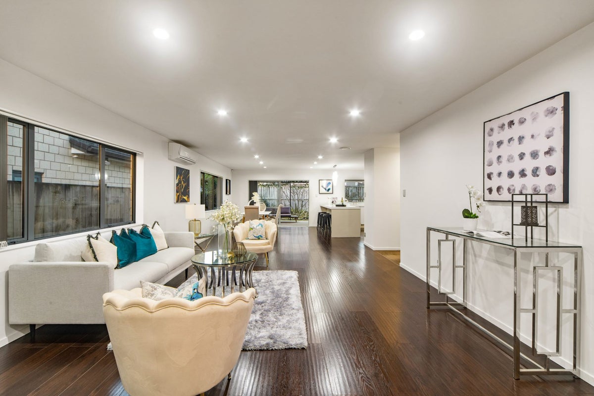 38 Helianthus Avenue, Flat Bush, Auckland - Carousel 2