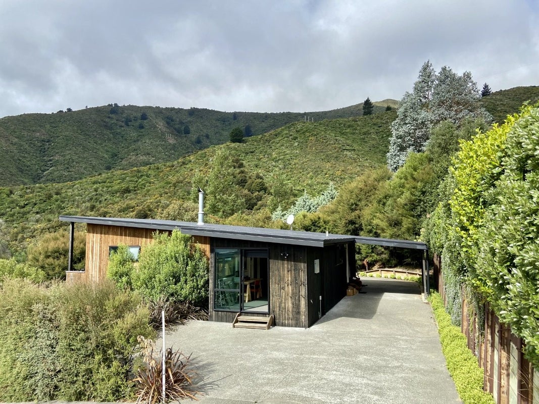 11A Moana Heights, Waikawa, Picton - Carousel 2
