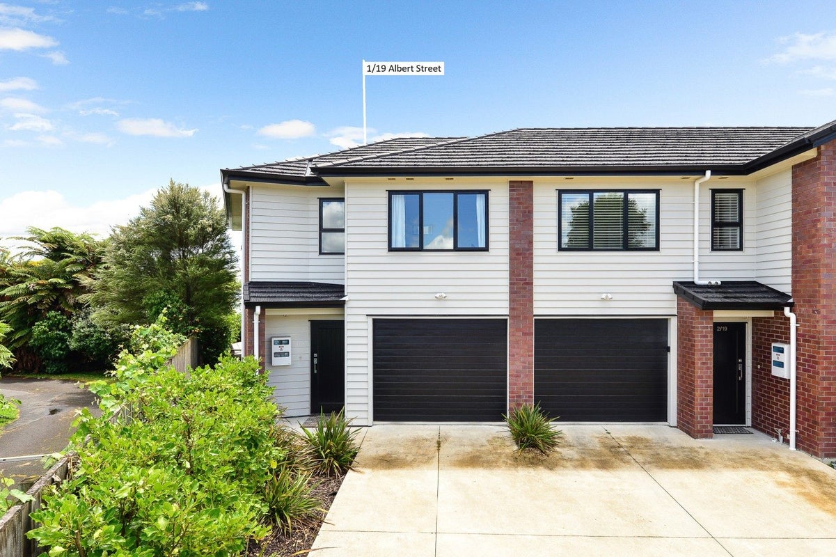 1/19 Albert Street, Hamilton East, Hamilton - Carousel 1