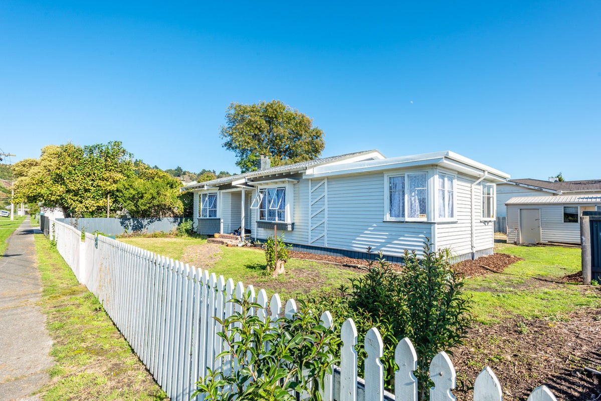 1A Dickson Street, Kaiti, Gisborne - Carousel 1