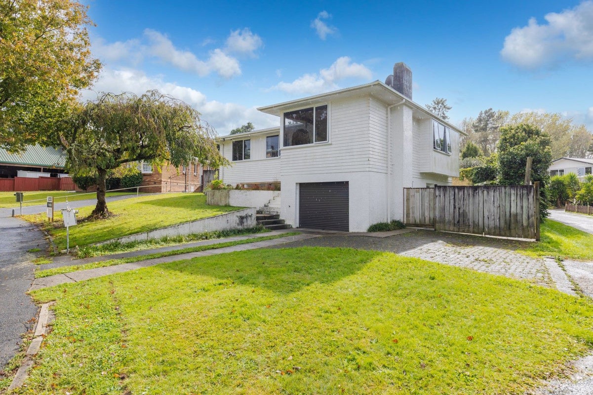 84 Ranui Street, Dinsdale, Hamilton - Carousel 1