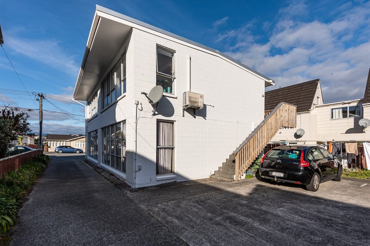 2/72 Freyberg Street, Lyall Bay, Wellington - Carousel 1