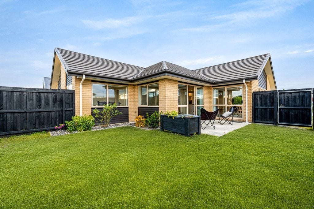 30 Te Whenu Crescent, Marshland, Christchurch - Carousel 1